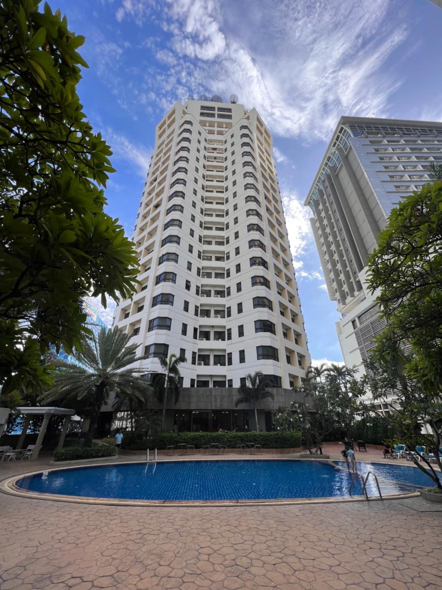 Grand Diamond Condo Suites Бангкок Екстер'єр фото