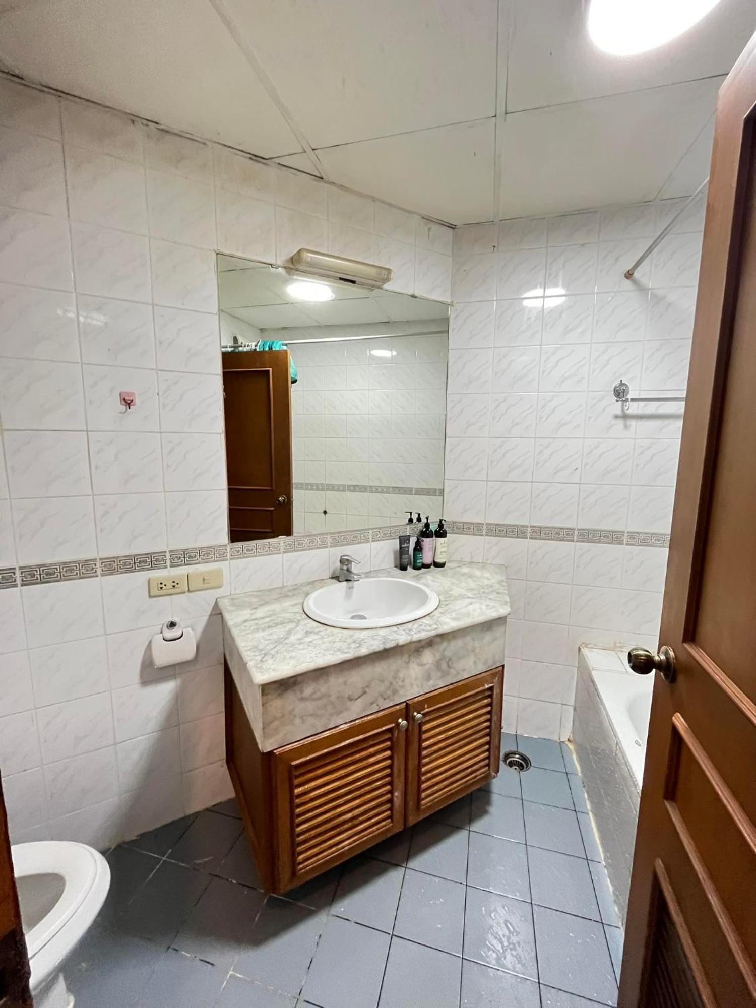 Grand Diamond Condo Suites Бангкок Екстер'єр фото